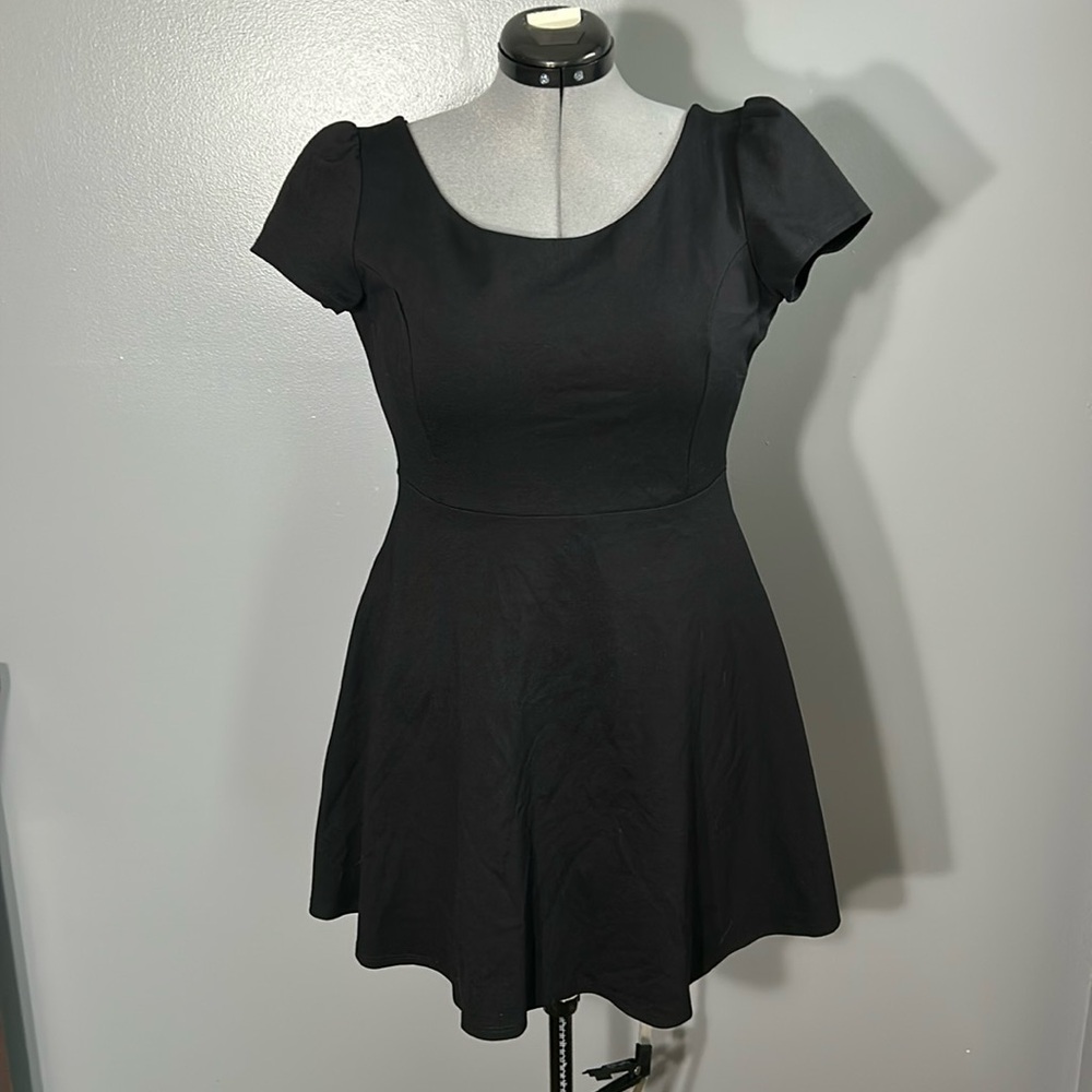 Lulus little black dress large new without tags skater mini cap sleeve